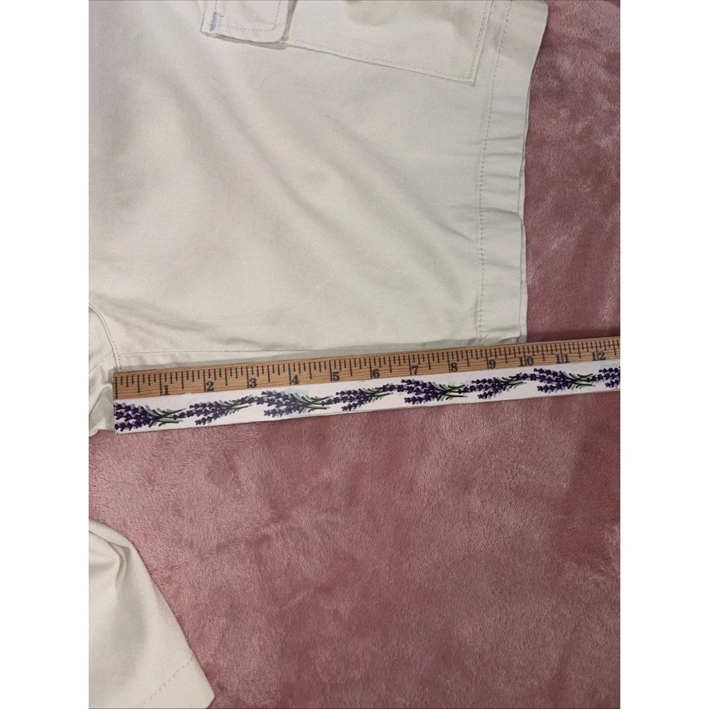TOMMY BAHAMA  CARGO SHORTS MENS SIZE 40. Khaki. Comfort, Beach.